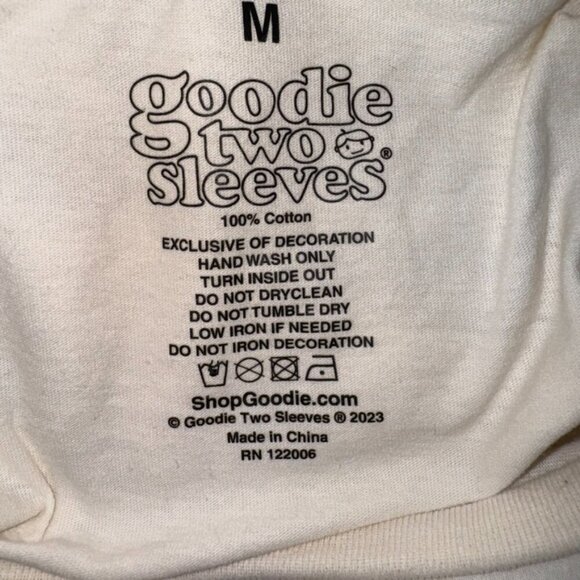 Goodie Two Sleeves Western Graphic Metal Chain Fringe Crop T-Shirt Medium - Picture 7 of 9